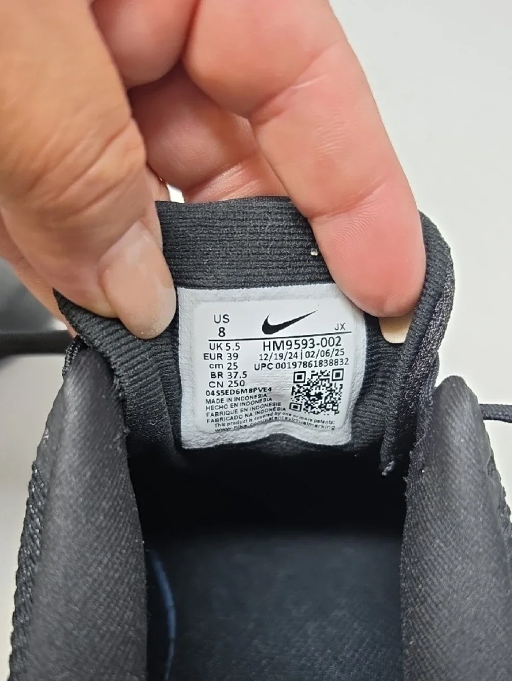 Nike Run Defy Sneakers Black White HM9593 002 Women's Size 8